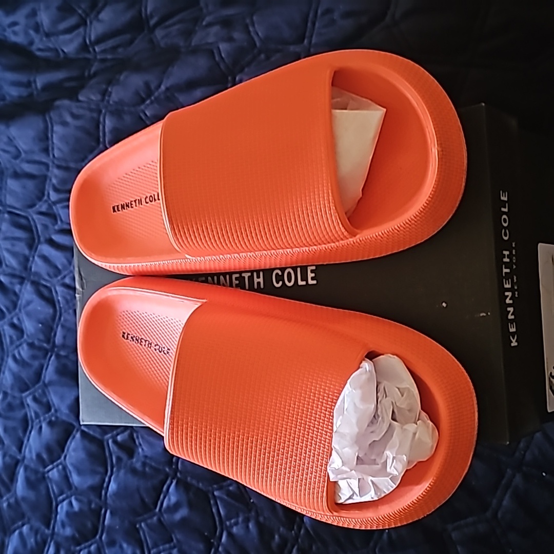 Brand New Kenneth Cole New York Mello Eva Slide